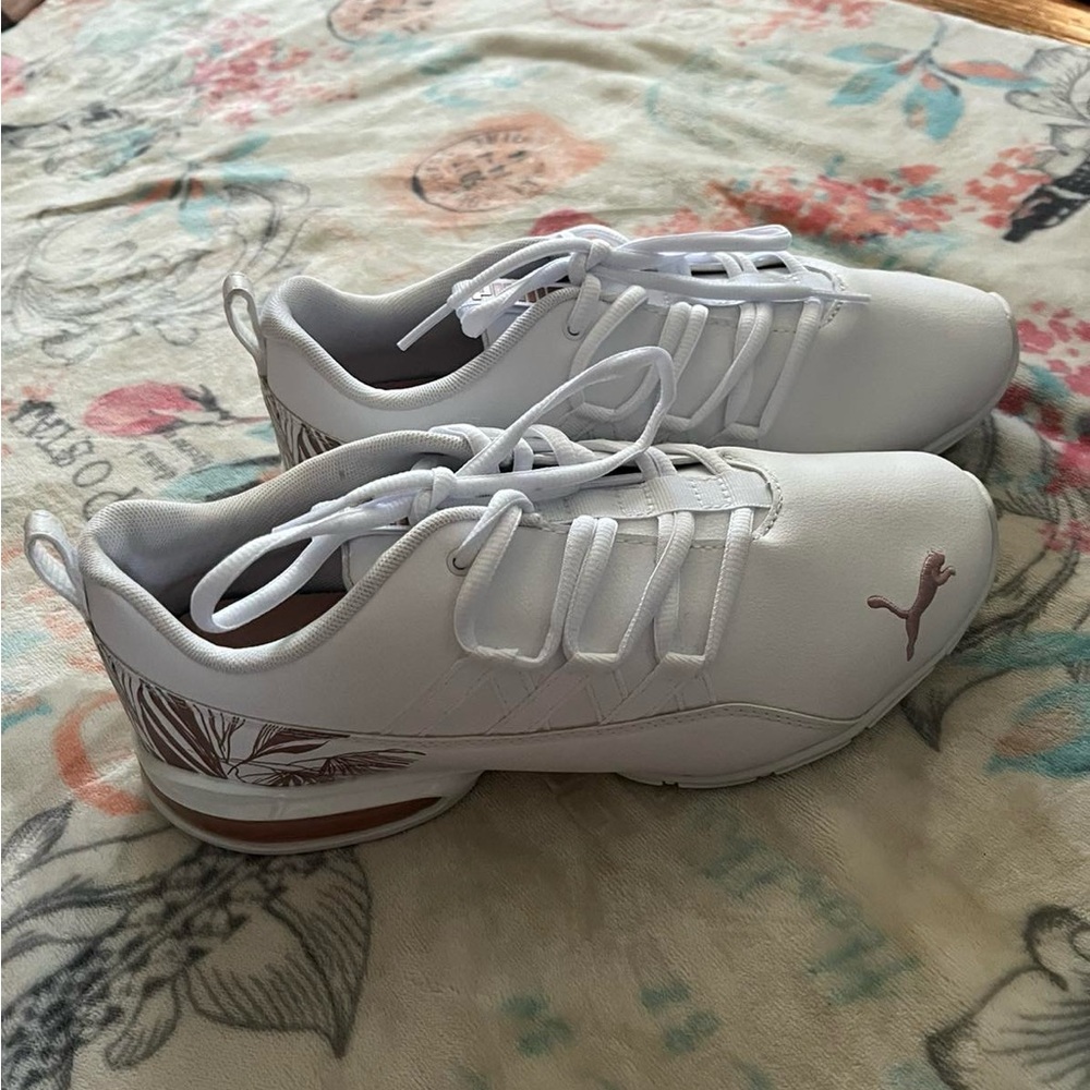 Adorable brand new puma shoes